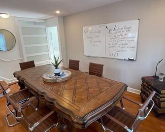 New Jersey home, close to NY City Fun! - Englewood - Restaurant
