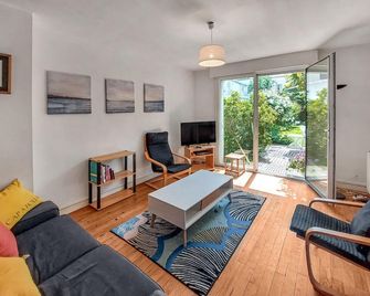2 bedroom awesome home in Saint-Nazaire - Saint-Nazaire - Living room