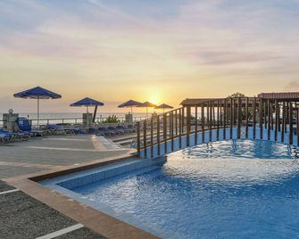 Begeti Bay Hotel - ריתימנו - בריכה