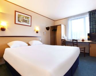 The Kiln Hotel, Wakefield (West Yorkshire), Part of the AG Collection - Wakefield