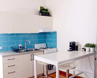 Kima (Beach Lux Boutique Apartment) Private Entry (2min Walk Icebergs, Sand) - Bondi Beach - Kitchen