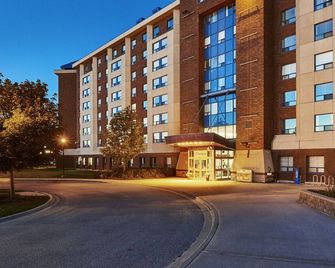 Residence & Conference Centre - Barrie - Barrie - Building