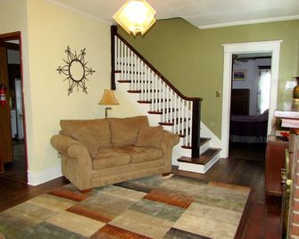 Whirlpool Cottage - Niagara Falls - Living room