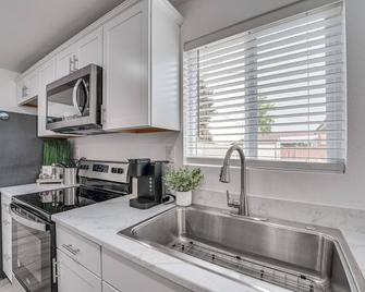 Pet-Friendly Home 1 Mi to Downtown Moses Lake! - Moses Lake - Kuchyň