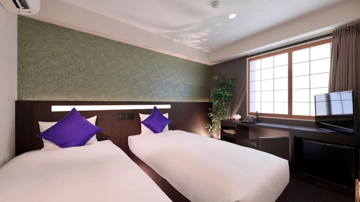Marutamachi Crystal Hotel