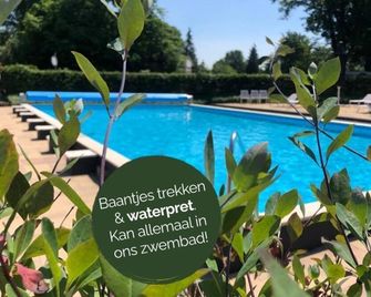 Rural Comfort Farmhouse with Private Outdoor Hot tub - Uden - Pool