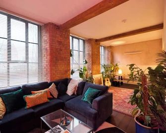 Charming 2br: Red Brick Industrial Mill - מנצ'סטר - סלון