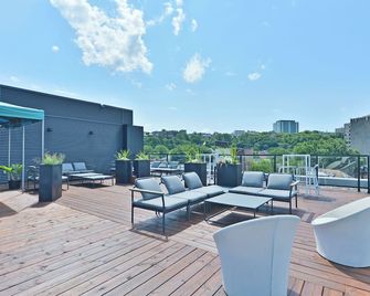 L'espace urbain - Parking & Gym - Québec City - Balcony