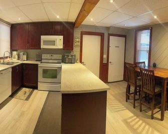 4 Bedroom Cottage on Manitoulin Island Next to Sand Beaches! - Providence Bay