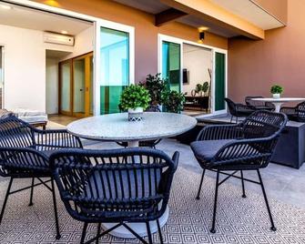 Luxury Beach Condo with Pool - تيجوانا - شرفة مرصوفة