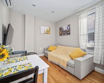 Lux 1st floor 3brm/1bath North End - בוסטון - סלון