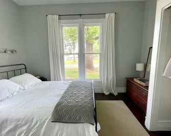 The Grove Cottage - Downtown Springdale - Springdale - Bedroom