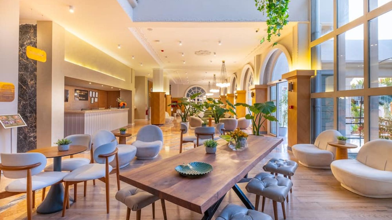 Rose Garden Premium Hotel