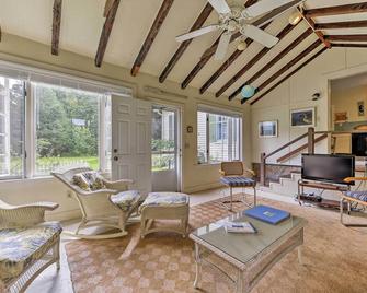 Mattapoisett Home on 7 Acres with Private Beach! - Mattapoisett - Living room
