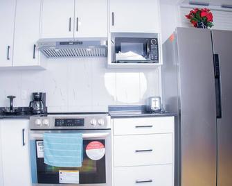 Cozy relaxation haven 1 Bedroom basement - London - Kitchen