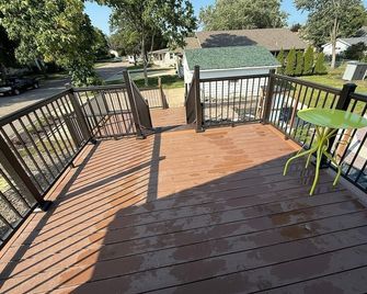 Beautiful 1-bedroom townhome in wonderful Sauk City - Sauk City - Balcón