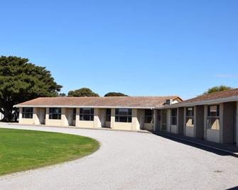 Stansbury Holiday Motel - Stansbury - Edificio