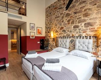 Issa Lesvos - Mytilene - Bedroom