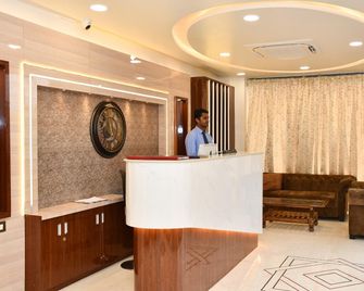 Hotel Blue Stone Deoria - Deoria - Front desk