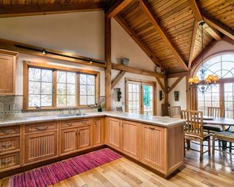 Lavish Sanctuary with Hot Tub and 5 Star Features - Craryville - Cocina