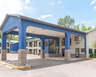 Days Inn by Wyndham Ruidoso Downs - Ruidoso Downs - Building