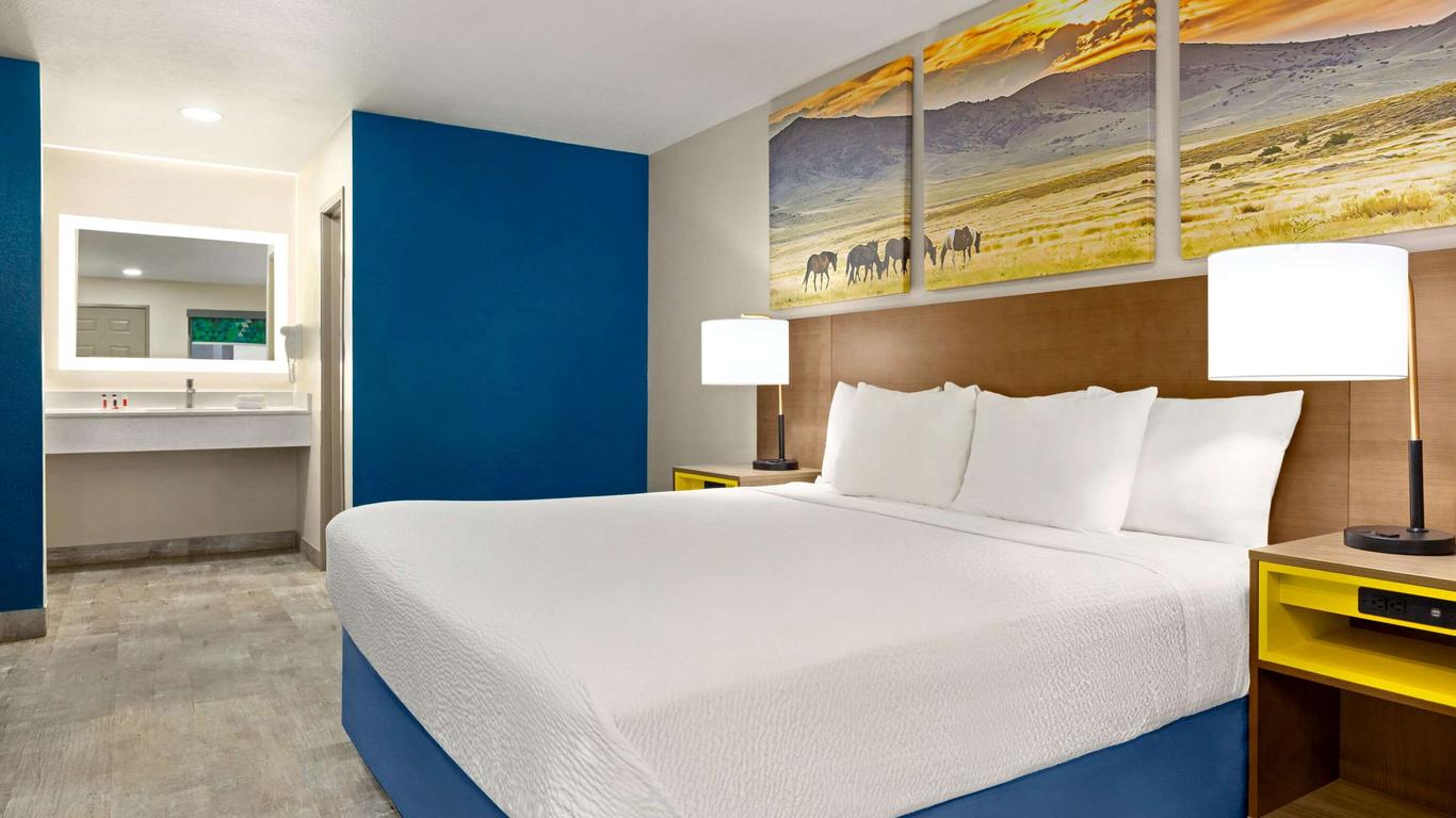 Days Inn by Wyndham Ruidoso Downs