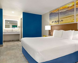Days Inn by Wyndham Ruidoso Downs - Ruidoso Downs - Camera da letto
