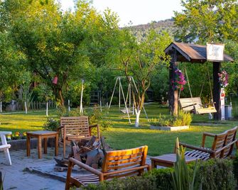 Sapanca Cayir Cimen Otel - Sapanca - Pátio