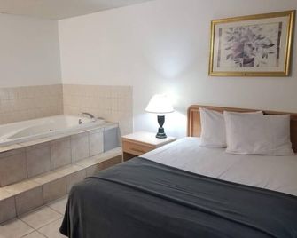 Niagara Falls Courtside Inn - Niagara Falls - Bedroom