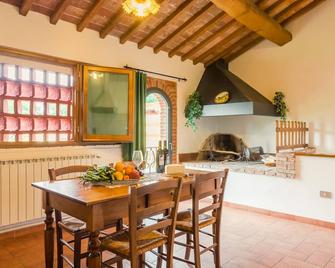 Scenic Mansion In Pian DI Sco With Private Terrace - Pian di Scò - Comedor