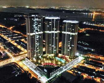 Monic Staycation #green Haven Near Senibong&regency - Masai - Edificio