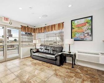Grove City Travel Inn Columbus South - Grove City - Вітальня