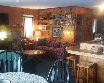 Lake Front Cottage on Douglas Lake Near Petoskey, Pellston, Levering & Mackinaw - Pellston