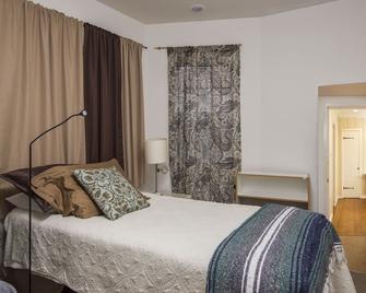 Downtown Walnut Creek Executive Retreat - Walnut Creek - Bedroom