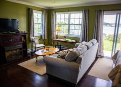 The Peridot Retreat - Rocky Harbour - Living room
