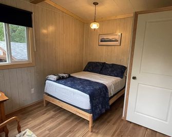 Duplex Cabin Rental On Secluded, Calm, Clear, Quiet, Gull Lake - Scanterbury - Bedroom