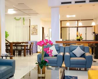 Laciaville Resort Hotel - Lapu-Lapu City - Wohnzimmer