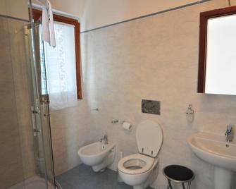 Agriturismo La Fonte Di Mariella - Gravedona - Schlafzimmer