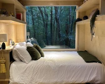 New Secluded Modern Bespoke Cabin, 6 Miles from Cloudland Canyon State Park - Rising Fawn