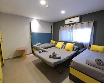 Amdar Hotel & Hostel - Eilat - Bedroom