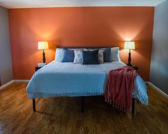 5 Star with Direct Access to Brimstone Recreation Game Room Comfortable Up to 4 Bedrooms Stylish - Huntsville - Habitación