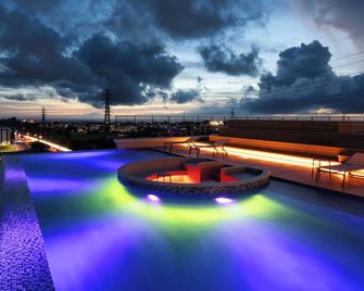 Ref Okinawa Arena By Vessel Hotels - Ginoza - Pool
