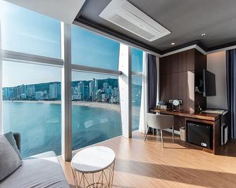 H Avenue Gwanganri Beach - Busan - Living room