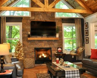 Relax Refresh & Reconnect Lakefront On Autumn Lake, 3min To Salmon River - Altmar - Sala de estar