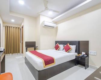 Lemonridge Hotels Kukatpally - Hyderabad - Bedroom