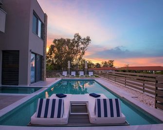 Ocean Private Villas - Villa Ithaca - private heated pool/jacuzzi/barbecue - Pefkochori - Pool