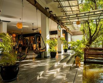 Mad Monkey Hostel Phnom Penh - Πνομ Πενχ - Μπαλκόνι