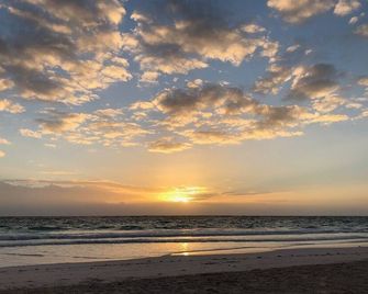 The Sugar Apple Seagrapes with Luxury Garden View - Dunmore Town - Пляж