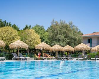 Summertime Family Resort - Bibione - Pool