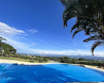 Cr Mariposa Rentals Cozy Retreat With Pool,tennis,gym,free Wifi - Santa Ana - Piscina